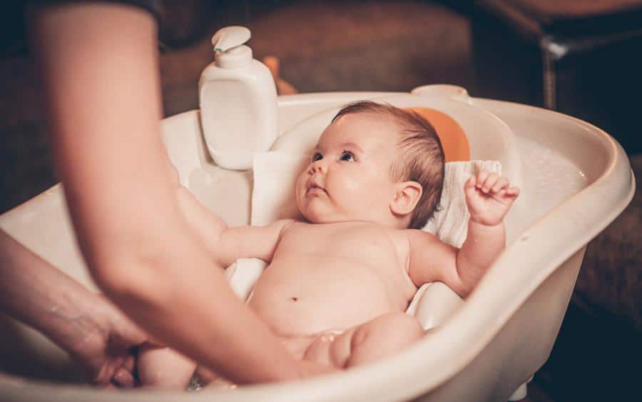 3 คลิปสอนอาบน้ำทารกแรกเกิด แบบฉบับคุณพ่อคุณแม่มือใหม่